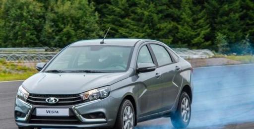 冰雪路面踩刹车为啥不能踩死,车在冰上刹车踩不下去