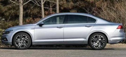 迈腾储物空间(迈腾和君威哪个更好)