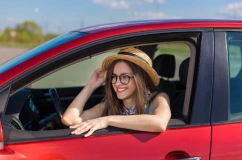 适合女生的豪华车(开雅阁的女生是什么档次)