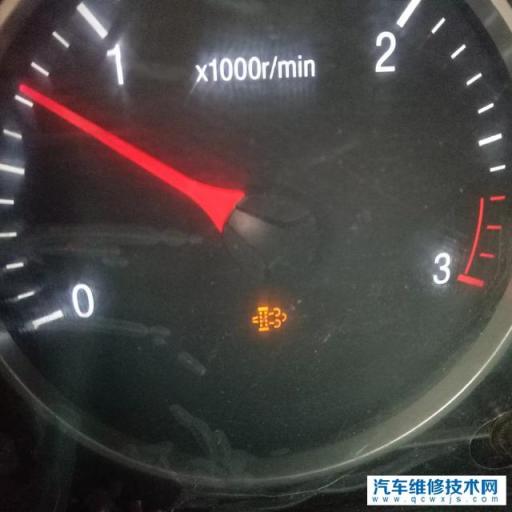 亮发动机灯是什么原因,汽车发动机灯常亮什么原因