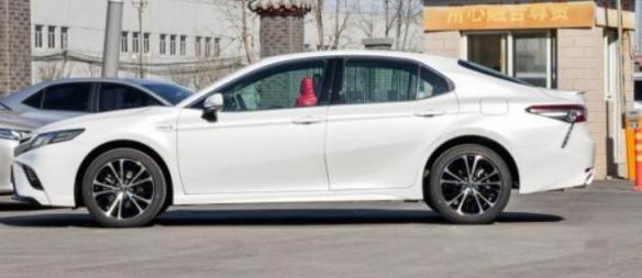 凯美瑞油箱盖不弹开了怎么办(凯美瑞刹车油)