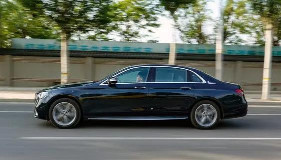 奔驰e级车保养正常多少钱一次(奔驰E级空调)