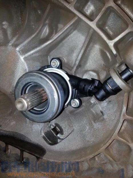 放开离合器有响声是什么原因,离合器响声怎么回事