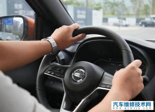 如果自动挡汽车在高速上,刹车失灵,越开越快,无法控制,该如何处理才能保命?