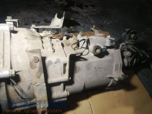 手动挡倒车时有咯噔异响原因,汽车倒车时候总是咯噔一声