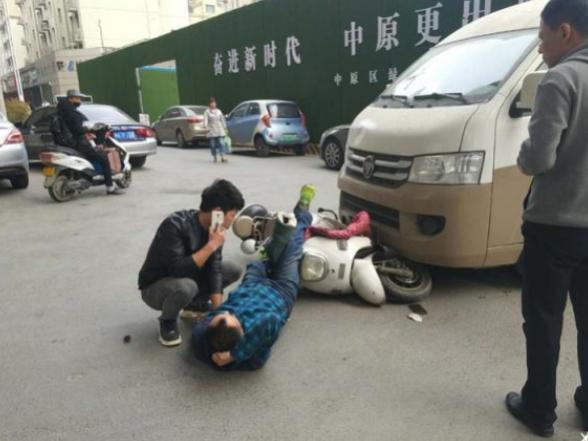 电瓶车与面包车相撞是谁的责任,两辆电车相撞对方起诉