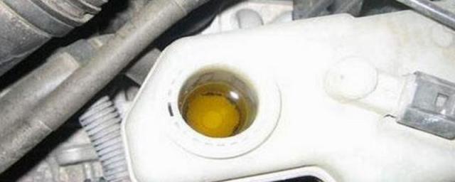 汽车水箱漏水还能开吗汽车水箱漏水怎么处理,汽车水箱漏水了还能开吗