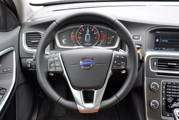 什么是多功能方向盘按键介绍,多功能方向盘上面按键的作用