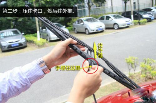 途观更换雨刮器教程,途观后雨刷器怎么拆