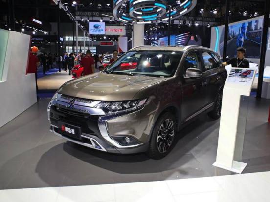 帝豪充电口怎么打开(帝豪ev怎么在家充电)