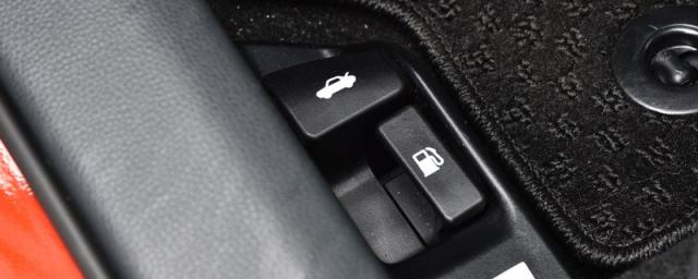 丰田卡罗拉后备箱怎么开图解,丰田卡罗拉后备箱怎么开启