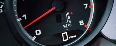 开手动挡的车怎么起步才不熄火,自动挡车刹车踩不下去打不着火