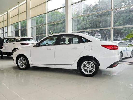 本田飞度水箱在什么位置(本田广汽本田凌派水箱在哪里)