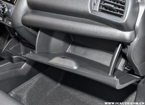 飞度空调滤芯更换教程图解,飞度的空调滤芯怎么拆