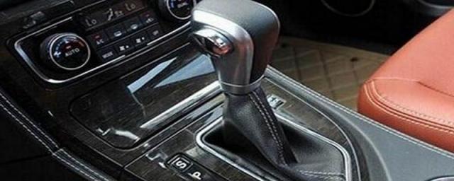 自动挡车加油门一冲一冲的,手动挡车子加油门会一冲一冲