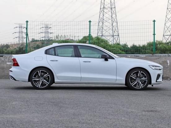 借车给朋友发生交通事故怎么办(借车出车祸了车主承担责任吗)