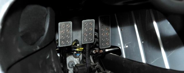 科目二现在可以踩油门吗,科目二不可以踩油门吗