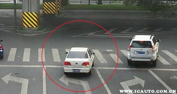 交通法规第63条违章停车罚款多少,红绿灯路口不按规定车道行驶怎么处罚