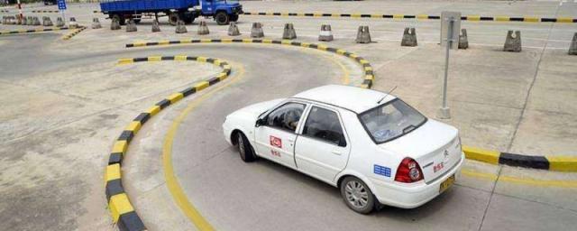 b2科目四考试费多少钱,驾考科目二考试费多少钱