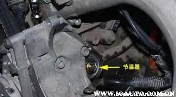 车子排气管滴水什么原因,缤智排气管滴水是为什么