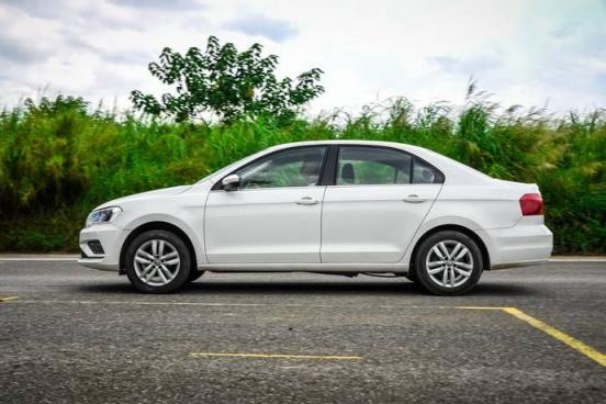 高速超车注意事项解析,高速能右侧超车吗