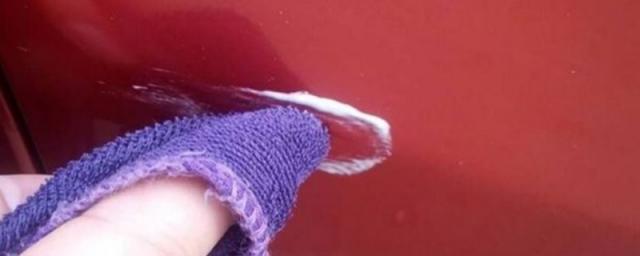 车蹭上别的车漆用牙膏能清除嘛,车蹭漆了,用牙膏处理