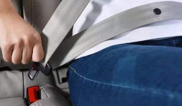 正确系安全带的方法,安全带的正确系法