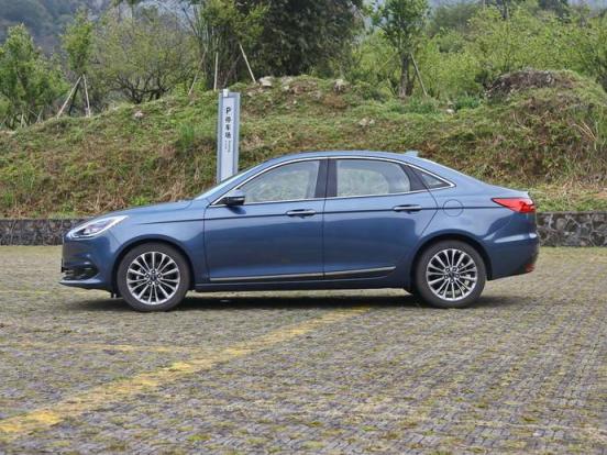 捷达火花塞在哪个位置(大众捷达火花塞多长时间换一次)