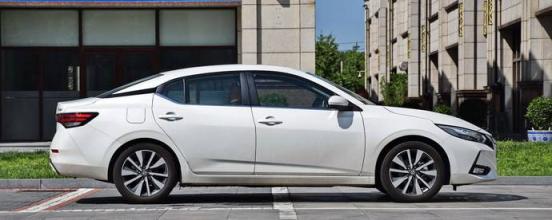 雾霾天气开车要注意什么(雨雪天气路面湿滑开车要注意这五个细节)