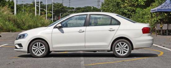 油表4分之一在哪个位置,飞度燃油表到什么位置就要加油