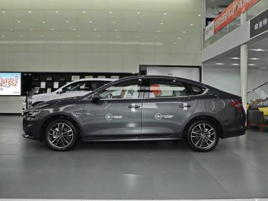 高速行驶时如何保持前后车间的安全距离(冰雪天气如何安全驾驶)