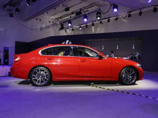 汽车机油泵位置是哪里,汽车驾驶位置下面是裸露的