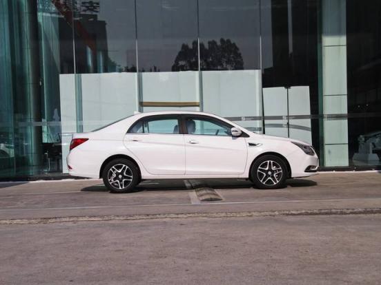 请问一下，VV5这款车值不值得买？颜值配置个人比较喜欢？(vv5这款车值不值得买)