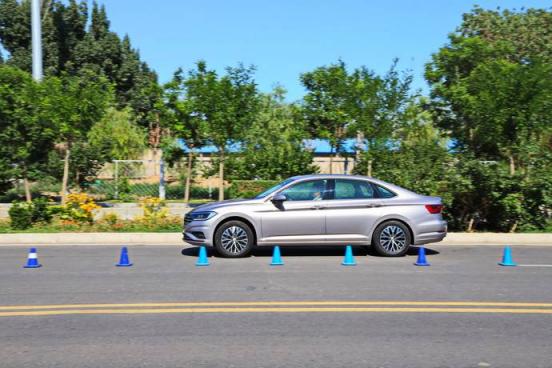 踩刹车时刹车会响怎么解决,踩刹车技巧很重要