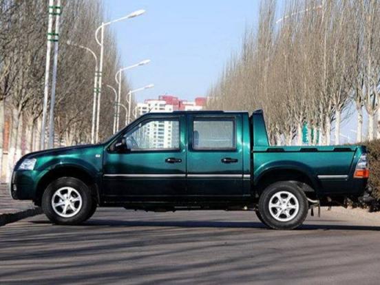 奥迪a5打火在哪个位置,奥迪a4电瓶在哪个位置