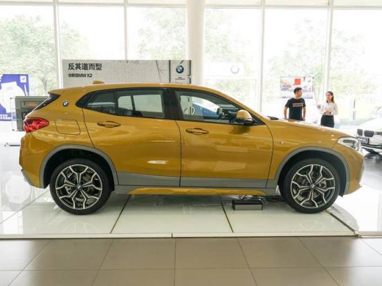 丰田皇冠点烟器保险丝在哪个位置(丰田皇冠2.5v6加多少机油)