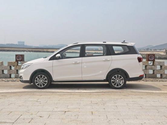 奔驰车coupe(奔驰跑车coupe)(奔驰c级轿跑车怎样)