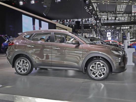 雷克萨斯混动版suv是终身免保吗?,雷克萨斯保养免费吗？