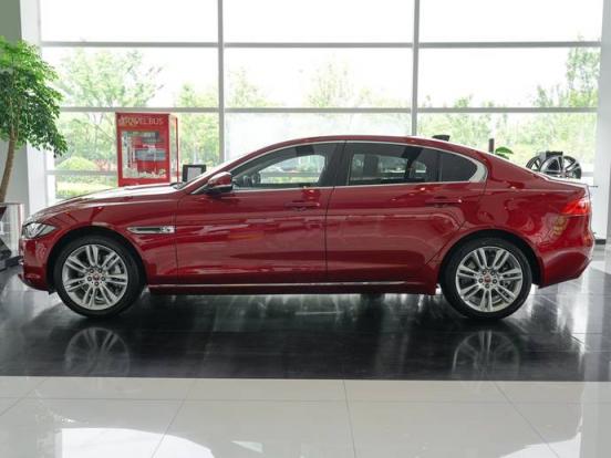 晚上开车怎么判断车距,新手开车怎么判断左右前后车距