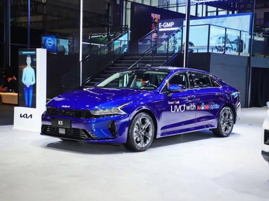 宝马M4车型定位是什么(宝马z4会推出猎装版车型吗)