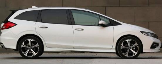 车一年跑不到五千公里，用半合成机油，多久要换机油？,机油打开后可以存放多久？