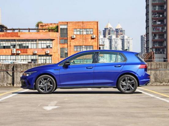 宾利为什么卖这么贵(为什么高速上很少看到劳斯莱斯、宾利、迈巴赫这类特级豪车？)