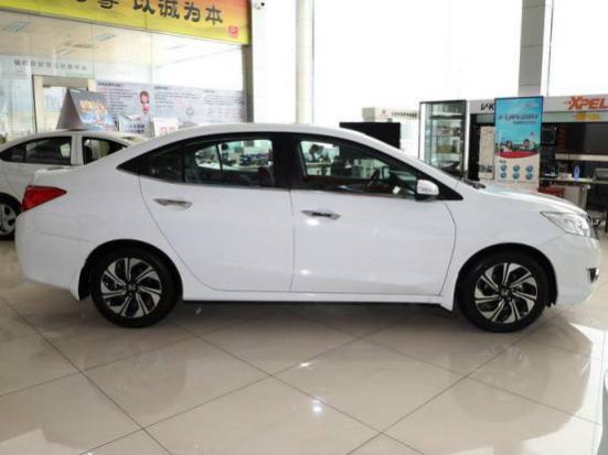 北京现代悦动买手动挡还是自动挡(北京现代悦动和福睿斯怎么选)