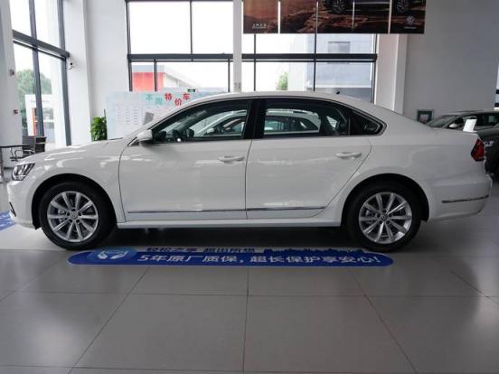 冷却液蓝色不小心加绿色车会坏吗(往冷却液里乱加水小心发动机报废)