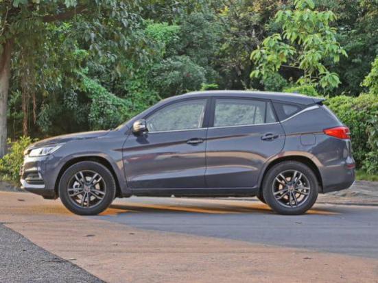 交通事故两车追尾如何认定责任,在路上行车，如何避免追尾事故的发生？