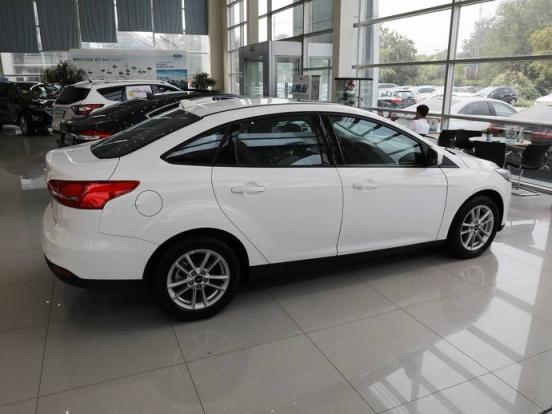 汽车启动倒车有声响什么问题,汽车倒车灯不亮怎么解决