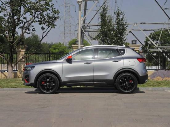 没踩油门但转速突然升高是什么原因？(踩油门转速上不去是什么原因)