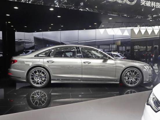 和林肯特像的车标