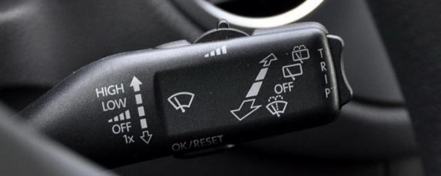 大众后雨刷器怎么开关(大众桑塔纳大灯开关如何拆装)