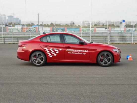 小车撞一个小孩怎么处罚(小车违章停车怎么处罚)